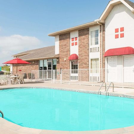 Boarders Inn And Suites By Cobblestone Lamar Missouri Exterior photo