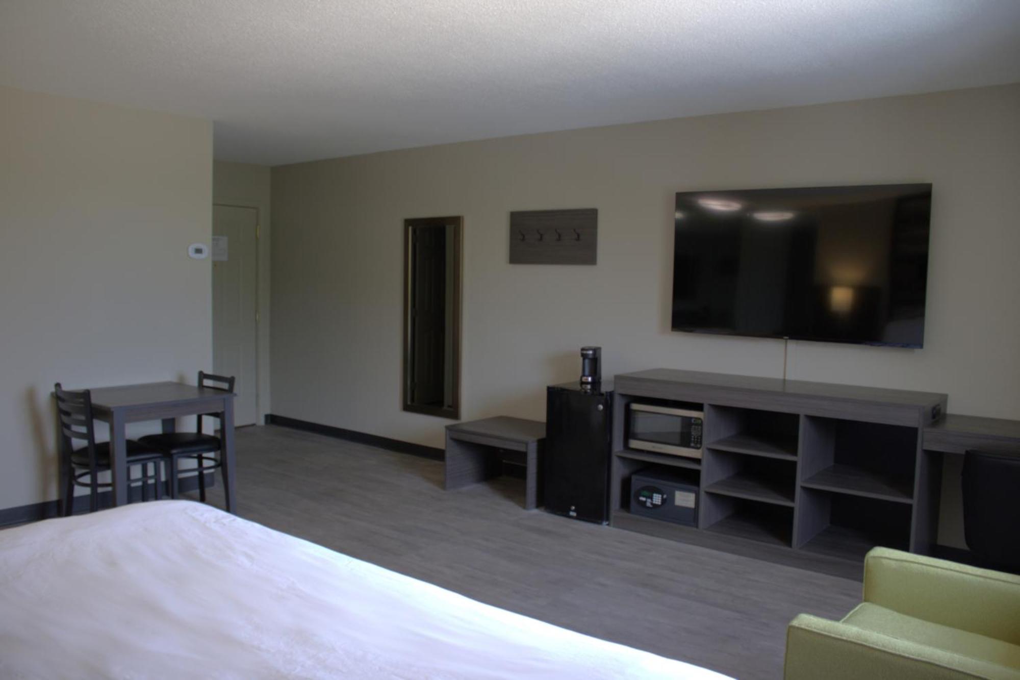 Boarders Inn And Suites By Cobblestone Lamar Missouri Exterior photo