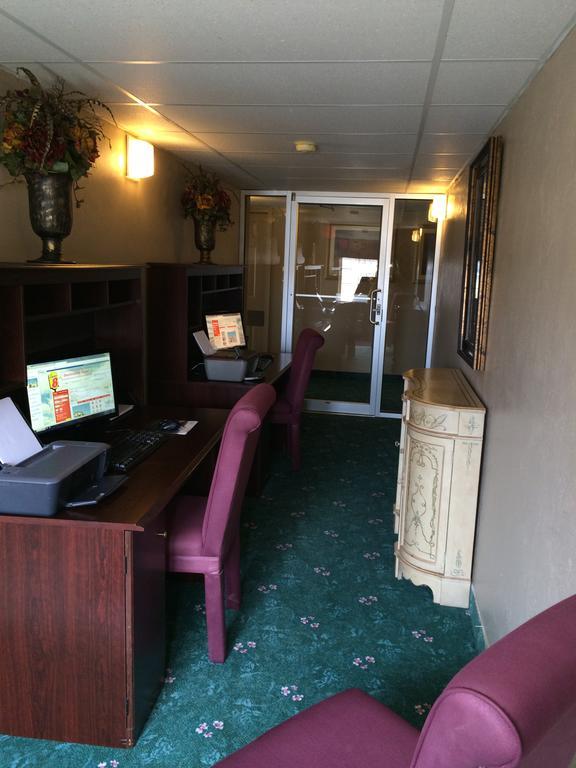 Boarders Inn And Suites By Cobblestone Lamar Missouri Exterior photo