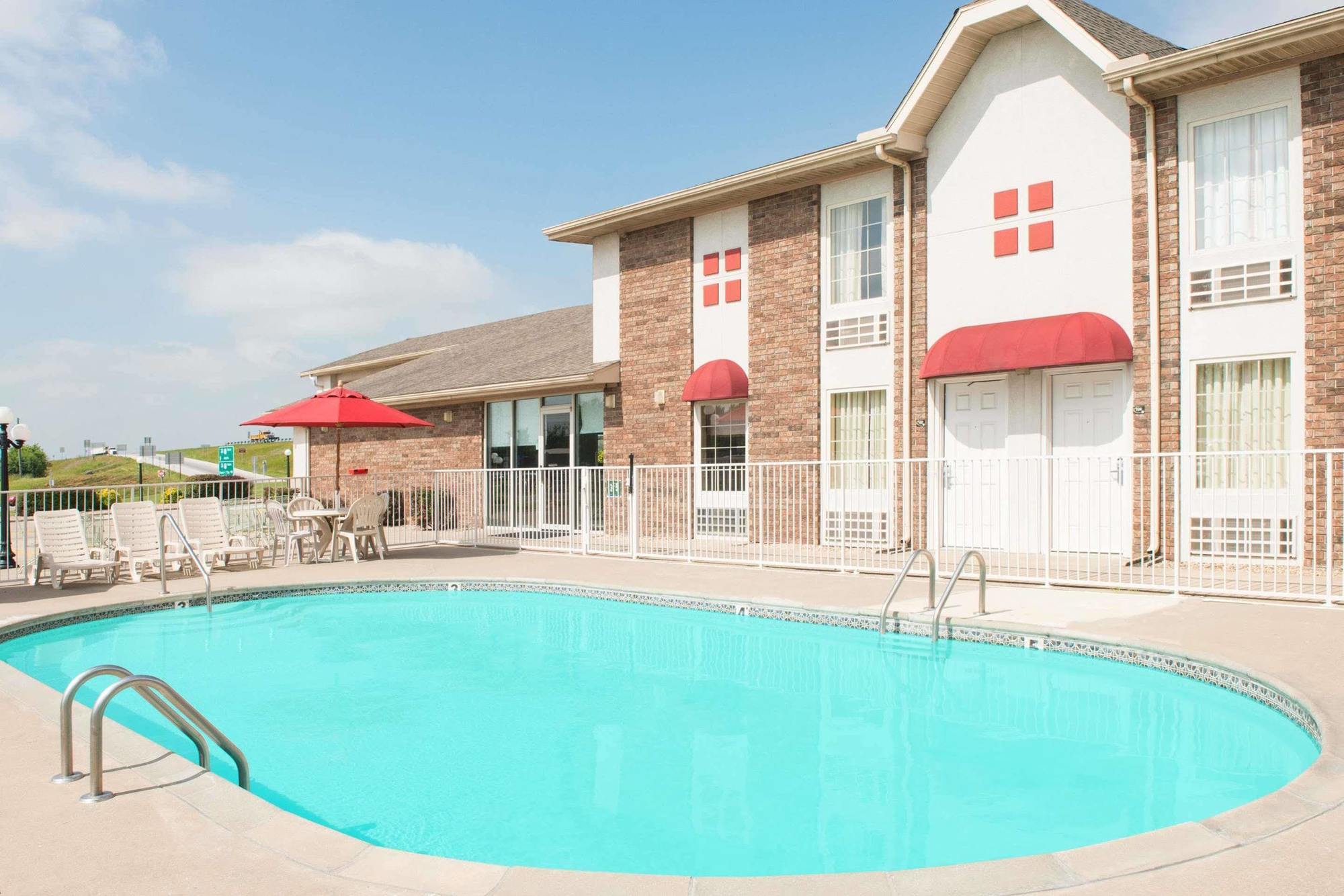 Boarders Inn And Suites By Cobblestone Lamar Missouri Exterior photo